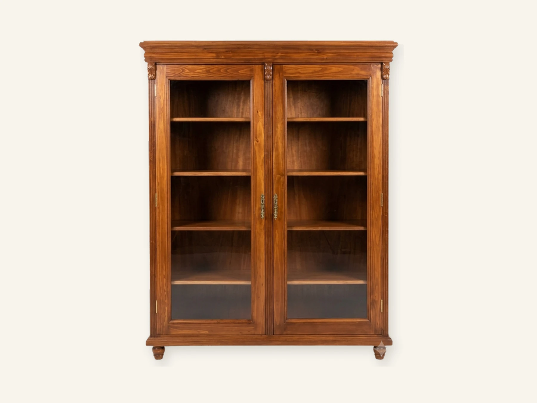 Vitrina Minerva — Vitrinas y bibliotecas en roble y raulí, hecho a mano por Munay Cueros Chile